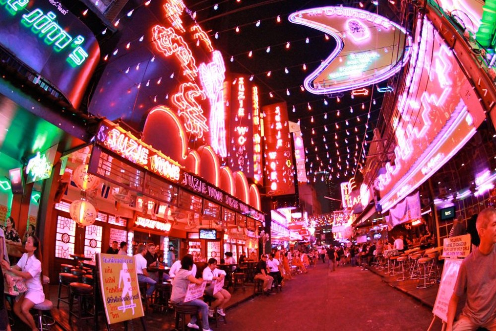 The Ultimate Bangkok Nightlife Guide: Bars, Clubs & Rooftops