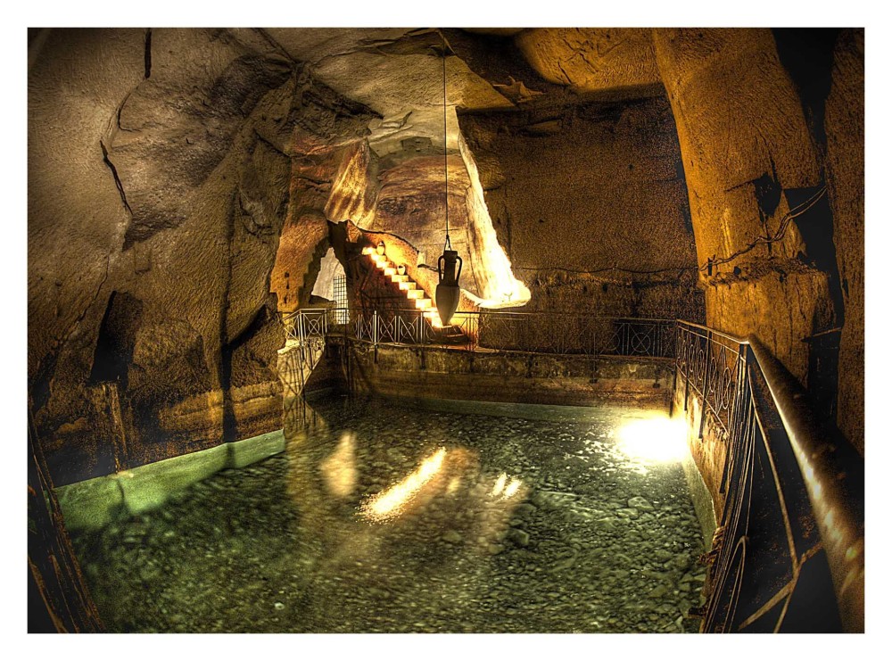 A First Timer’s Guide to Exploring Naples: Must-See Sights and Hidden Gems
