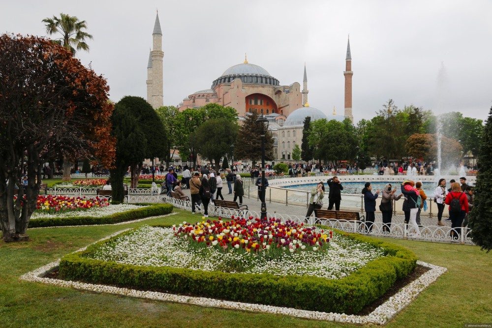Exploring Istanbul for the First Time: Must-Know Tips and Highlights
