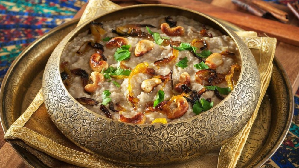 Foodie's Guide to Abu Dhabi: Must-Try Dishes and Where to Find Them