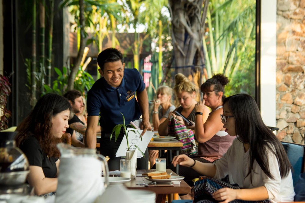 Siem Reap Nightlife: Best Bars, Night Markets, and Cultural Shows