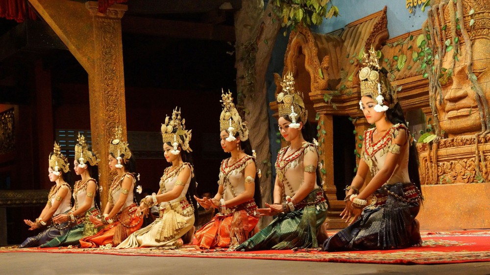 Siem Reap Nightlife: Best Bars, Night Markets, and Cultural Shows