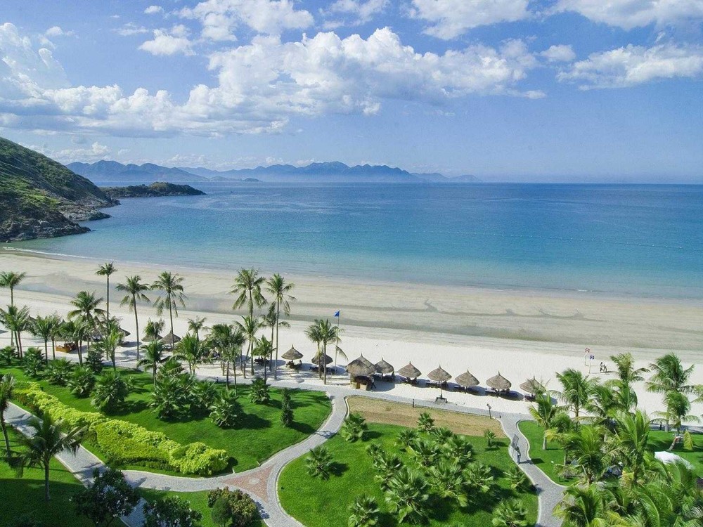 The Best Beaches in Dong Hoi: Sun, Sand, and Serenity
