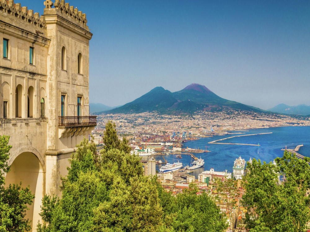 A First Timer’s Guide to Exploring Naples: Must-See Sights and Hidden Gems