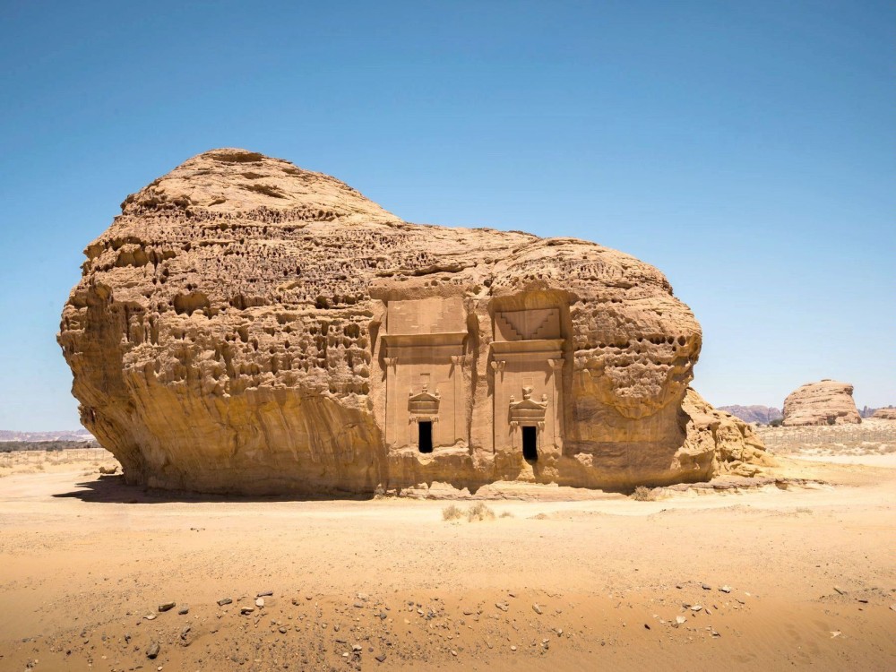 Top 5 Must-See Attractions in AlUla