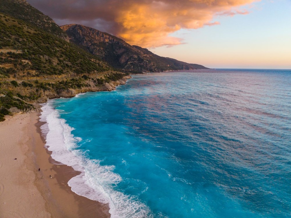 A First-Timer’s Guide to Exploring Çeşme: Sun, Sea, and Hidden Gems