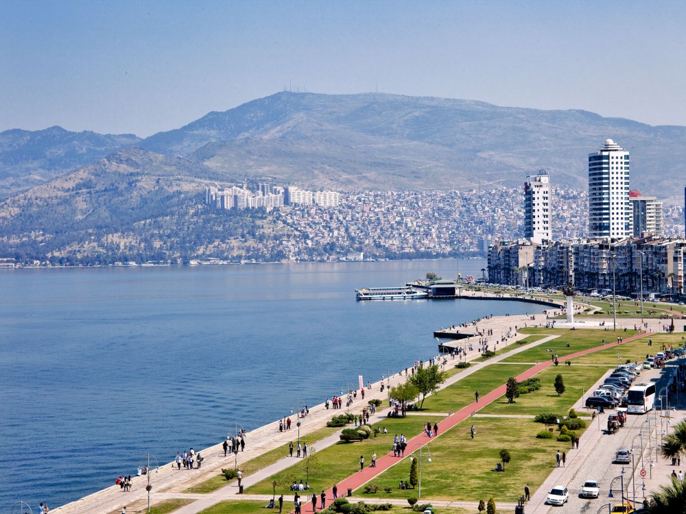 Exploring the Beautiful Aegean Coast: Day Trips from Izmir