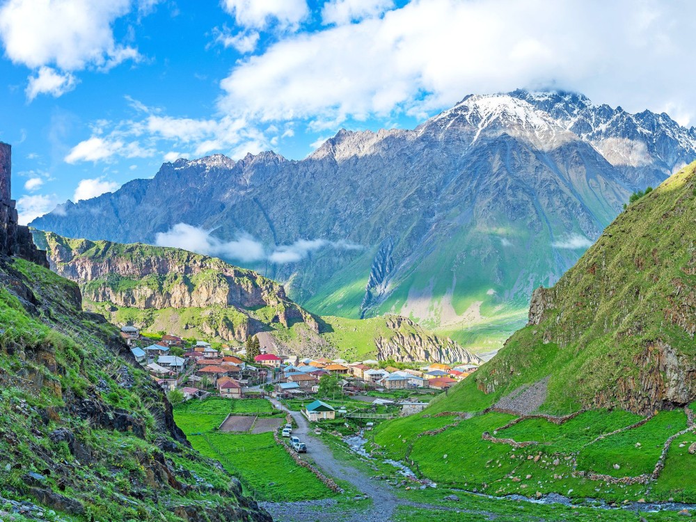 Top Things to Do in Stepantsminda: A Complete Traveler’s Guide
