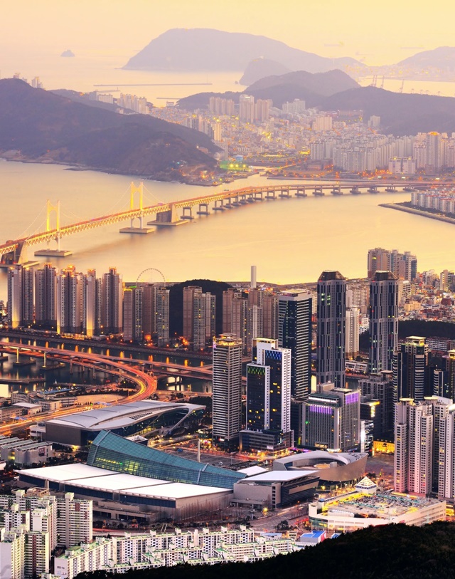 South Korea: A vibrant mix of tradition, modernity, stunning landscapes, and delicious cuisine. 