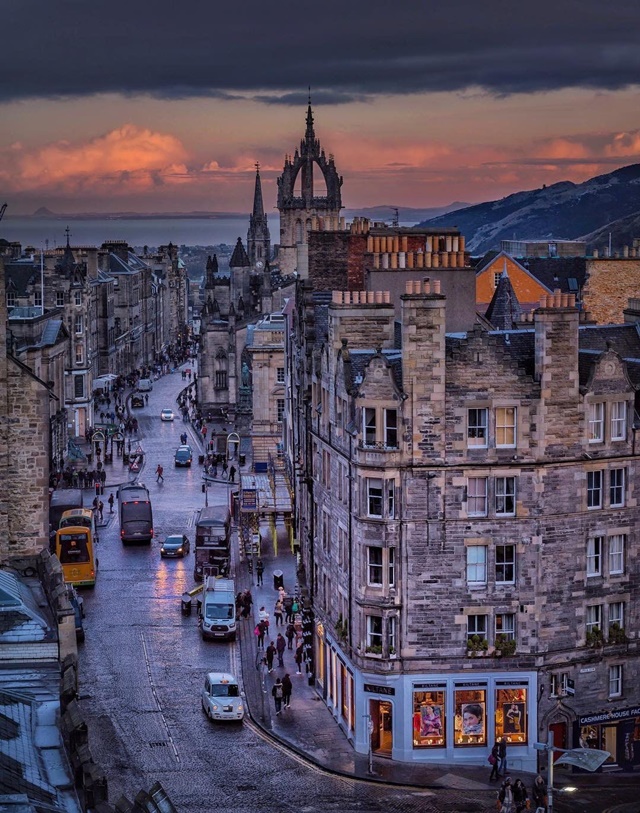 United Kingdom: A land of historic castles, vibrant cities, stunning landscapes, and rich traditions. 