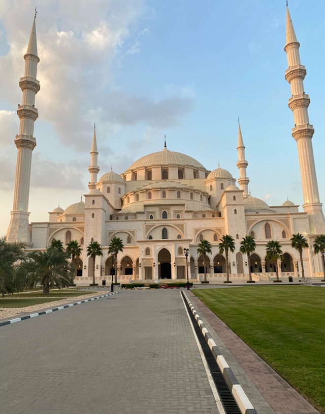 The UAE offers luxury, rich traditions, and stunning landscapes for an unforgettable trip. 