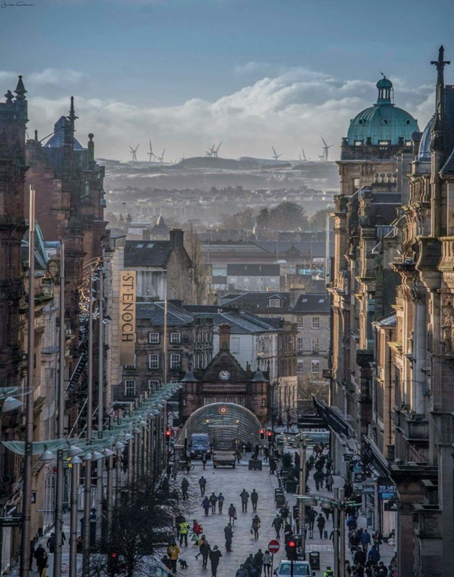 United Kingdom: A land of historic castles, vibrant cities, stunning landscapes, and rich traditions. 