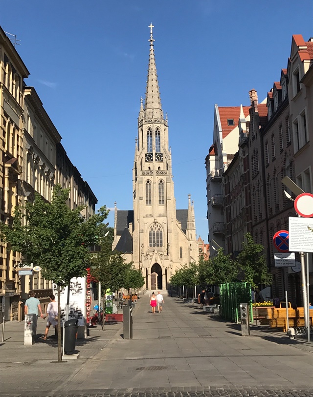 Discover the Charm of Poland: A Holiday Guide 