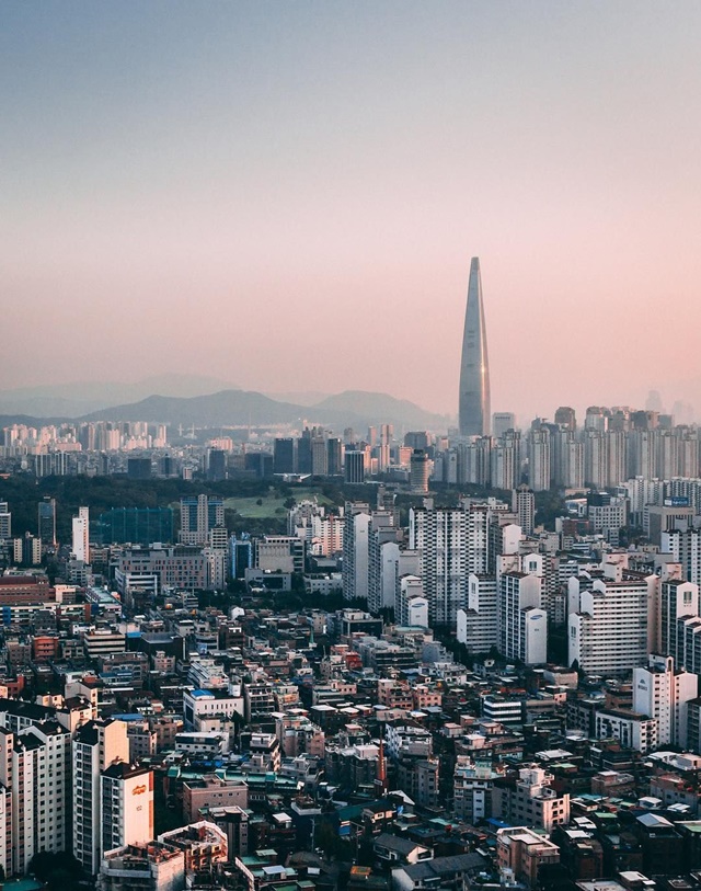 South Korea: A vibrant mix of tradition, modernity, stunning landscapes, and delicious cuisine. 