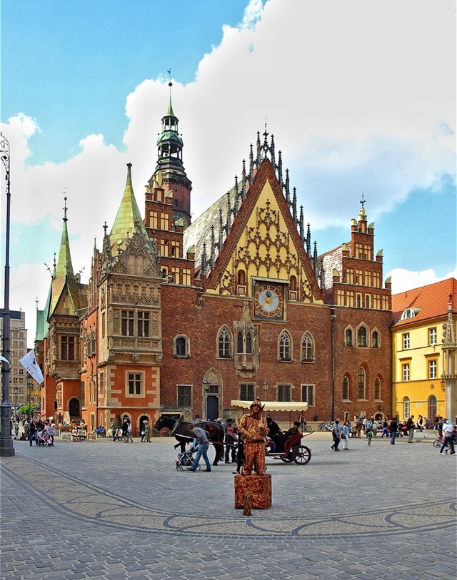Discover the Charm of Poland: A Holiday Guide 