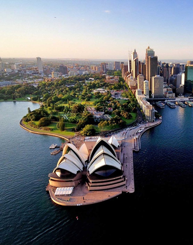 Australia: A land of stunning landscapes, unique wildlife, vibrant cities, and endless adventures. 