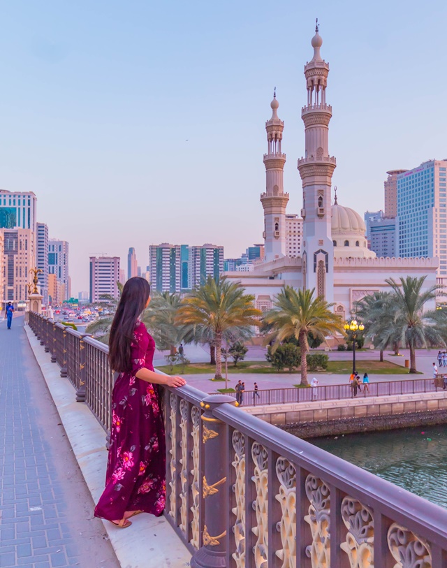 The UAE offers luxury, rich traditions, and stunning landscapes for an unforgettable trip. 