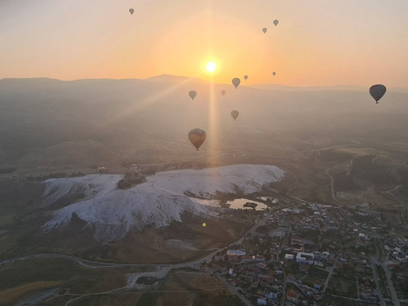 Kuşadası: Kusadası: Pamukkale Tour With Balloon Flight & Private Transfer | ®ExcursionMania