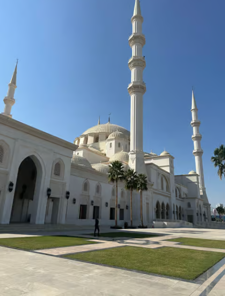 Dubai: Dubai: Sheikh Zayed Mosque, Fujairah and Khorfakkan Tour | ®ExcursionMania