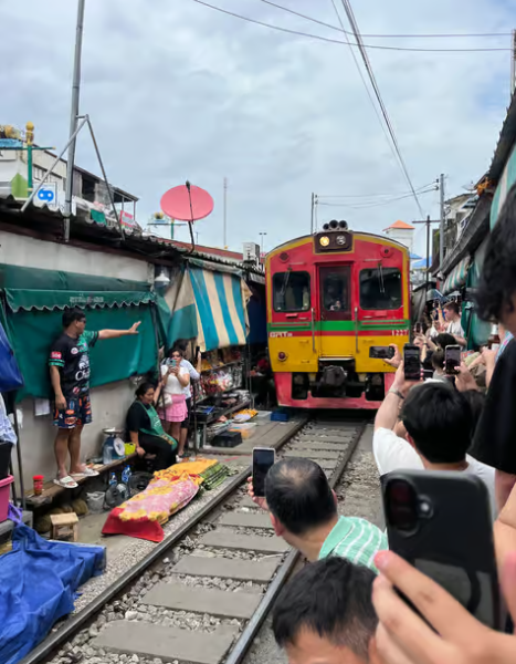 Bangkok: Train Market & Floating Market with Boat Ride | ®ExcursionMania