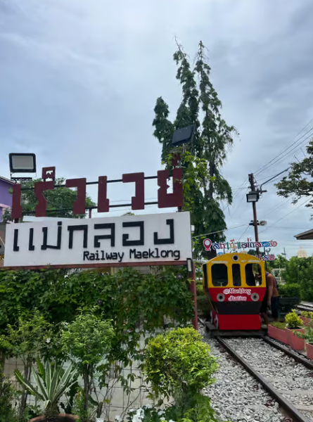 Bangkok: Train Market & Floating Market with Boat Ride | ®ExcursionMania