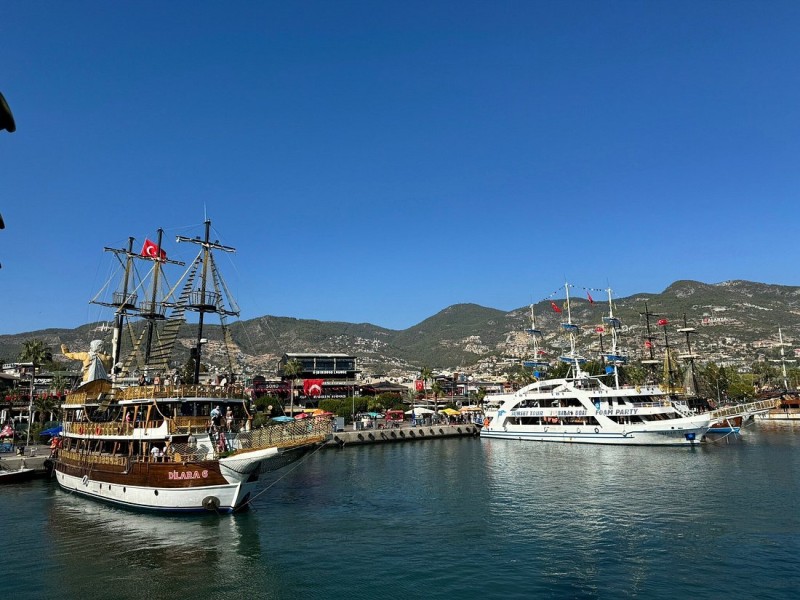 Alanya: Boat Tour with Unlimited Soft Drinks Lunch & Hotel Pickup | ®ExcursionMania