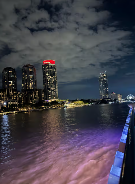 Bangkok: Bangkok: Luxury White Dinner Cruise Free Flow Beer and Wine | ®ExcursionMania