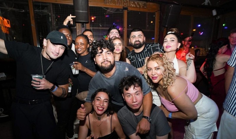Istanbul: Party Pub Crawl with Party Bus | ®ExcursionMania