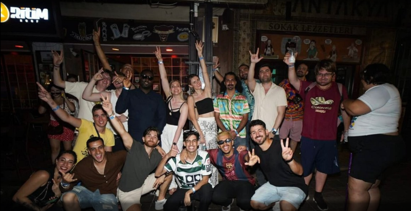 Istanbul: Party Pub Crawl with Party Bus | ®ExcursionMania