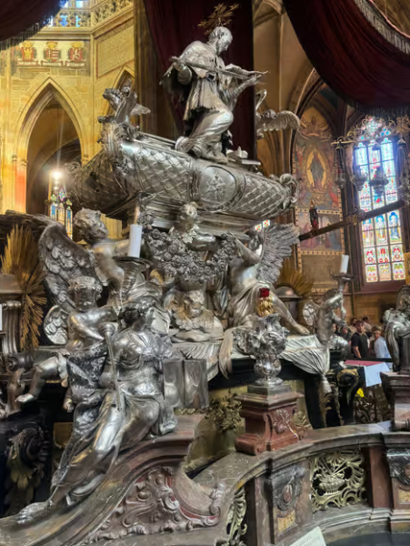 Prague: Skip-the-line Castle Ticket and Optional Audio Guide | ®ExcursionMania