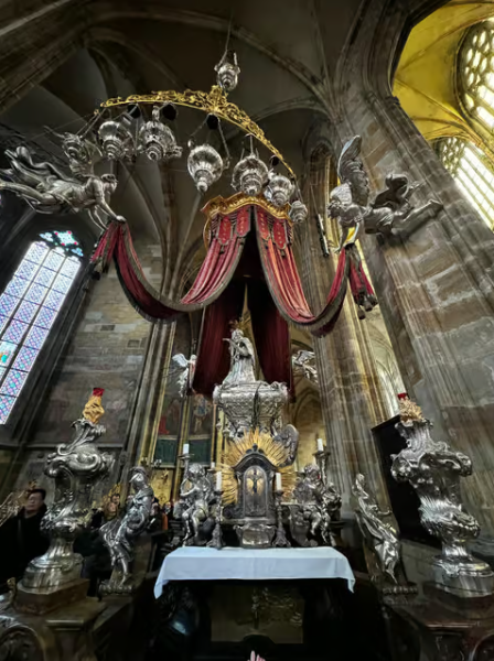 Prague Castle: Admission Ticket With Transfer And Audioguide | ®ExcursionMania