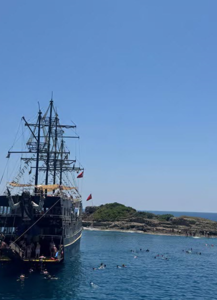 Side: Dolphin Island Boat Trip with Lunch & Unlimited Drinks | ®ExcursionMania