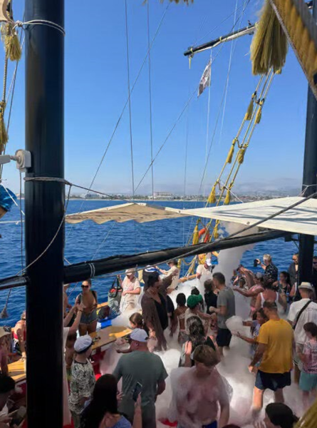 Side: Dolphin Island Boat Trip with Lunch & Unlimited Drinks | ®ExcursionMania