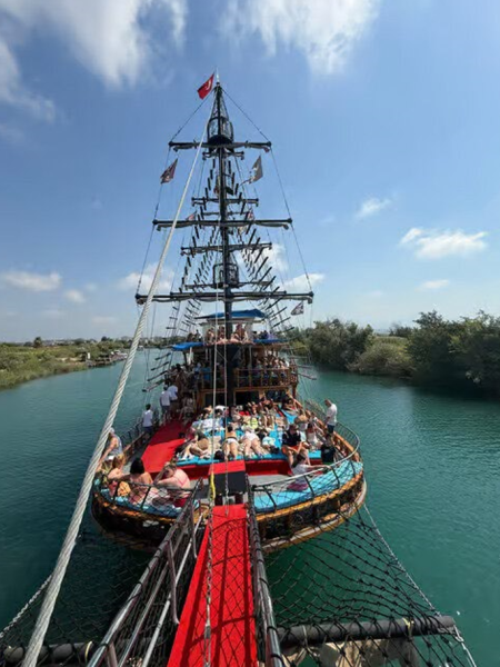Side: Dolphin Island Boat Trip with Lunch & Unlimited Drinks | ®ExcursionMania
