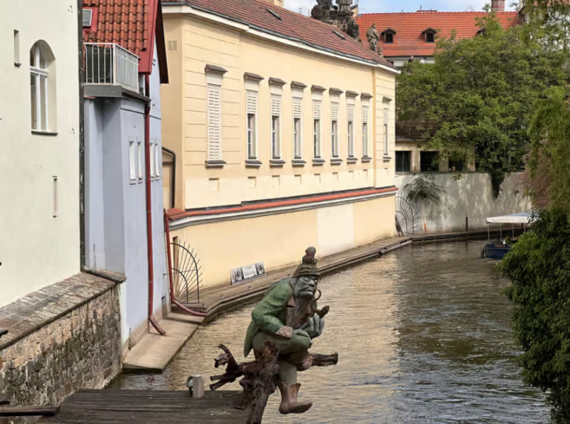 Prague: Iconic Insider Exterior Grand Walking Tour | ®ExcursionMania