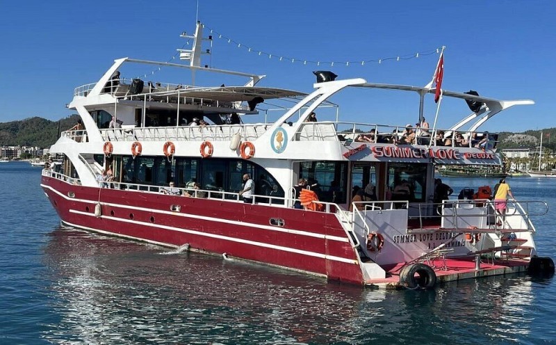 Marmaris: Boat Trip with Unlimited Drinks and BBQ Lunch | ®ExcursionMania