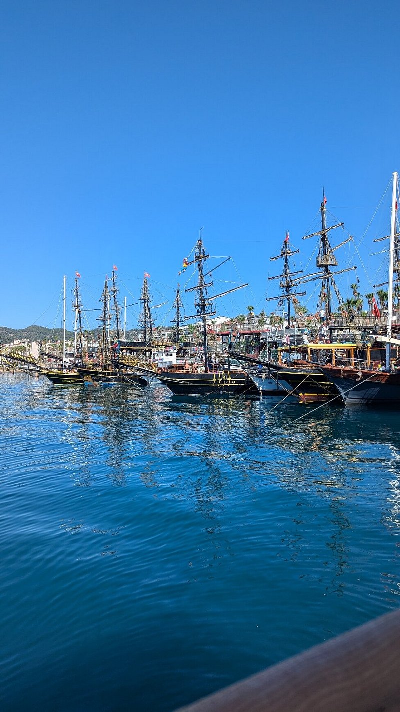 Marmaris: Boat Trip with Unlimited Drinks and BBQ Lunch | ®ExcursionMania