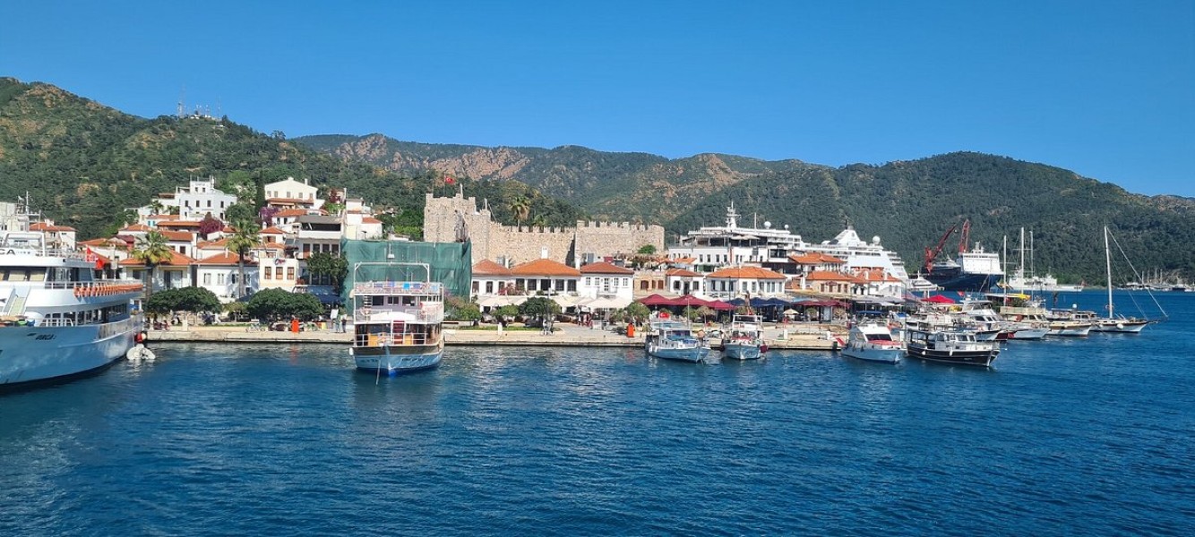 Marmaris: Boat Trip with Unlimited Drinks and BBQ Lunch | ®ExcursionMania