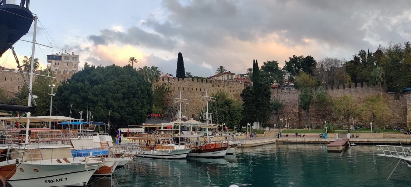 Antalya: Guided Old Town Tour with Boat Trip, Cable Car and Lunch | ®ExcursionMania