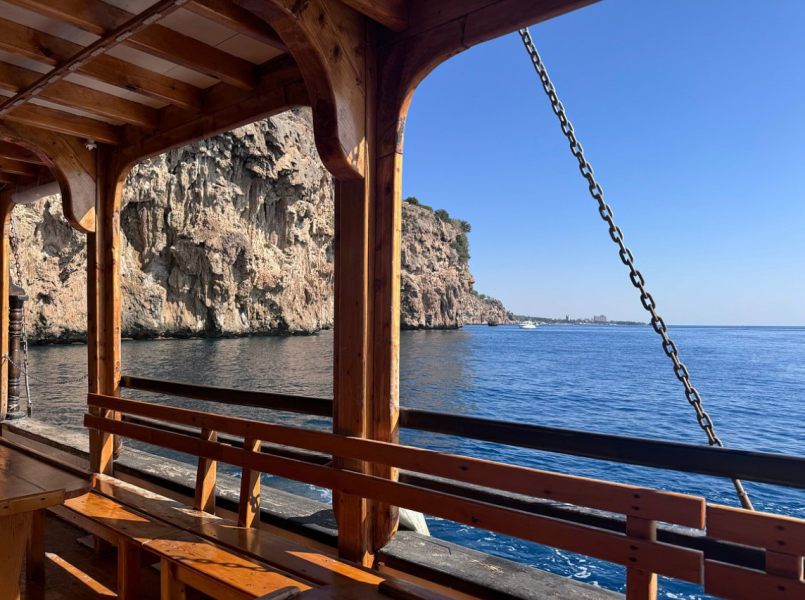 Antalya: Relax Boat Trip with Lunch to the Duden Waterfall | ®ExcursionMania