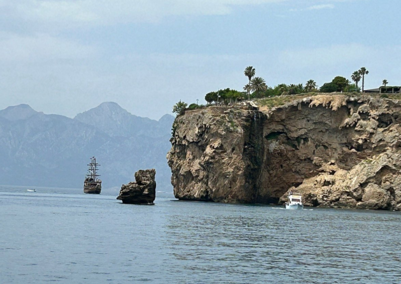 Antalya: Relax Boat Trip with Lunch to the Duden Waterfall | ®ExcursionMania