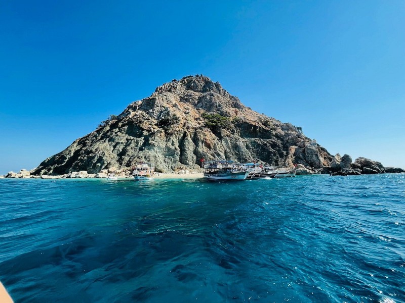 From Antalya: Turkey's Maldives Suluada Boat Trip w/ Lunch | ®ExcursionMania