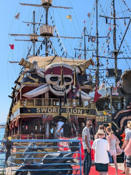 Alanya: Best Pirate Boat Trip with Lunch, Drinks and Pickup Option | ®ExcursionMania