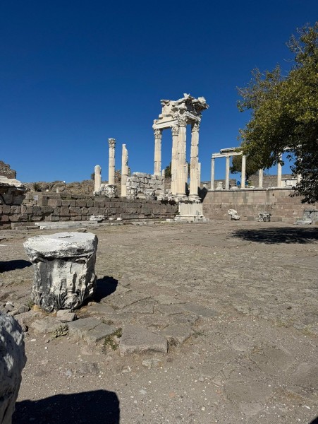 From Izmir: Pergamon Tour with Hotel Transfer & Lunch | ®ExcursionMania