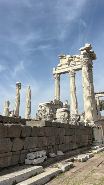 From Izmir: Pergamon Tour with Hotel Transfer & Lunch | ®ExcursionMania