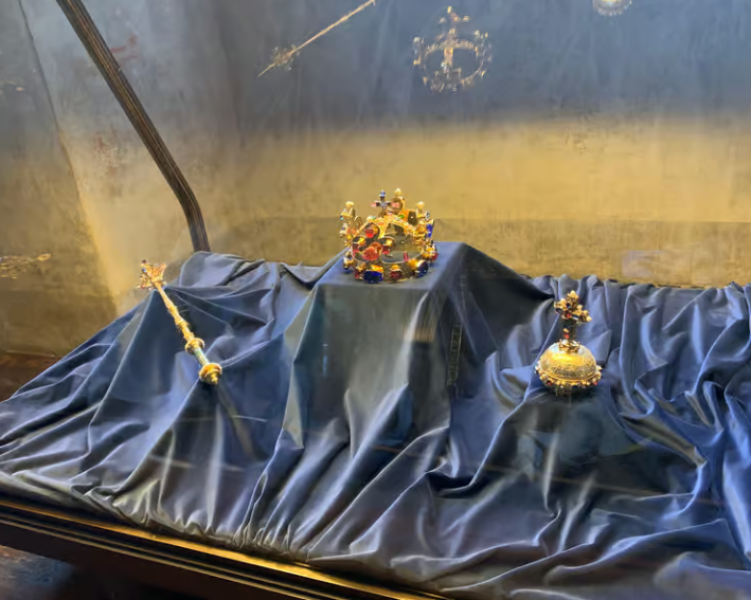 Two-Hour Morning Walking Tour of Prague Castle | ®ExcursionMania