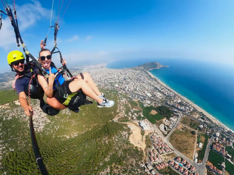 Alanya: Tandem Paragliding Experience with Hotel Pickup | ®ExcursionMania