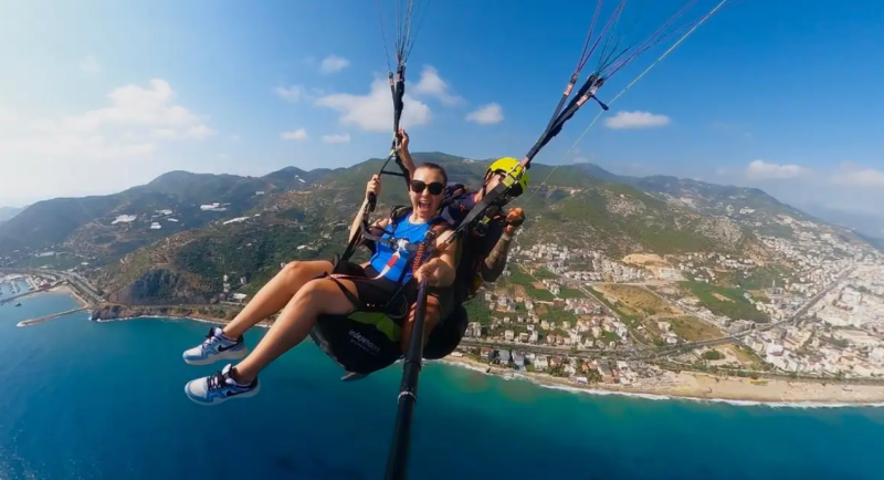 Alanya: Tandem Paragliding Experience with Hotel Pickup | ®ExcursionMania
