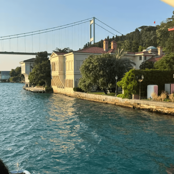 Istanbul: Bosphorus Sunset Cruise Experience with Live Guide | ®ExcursionMania