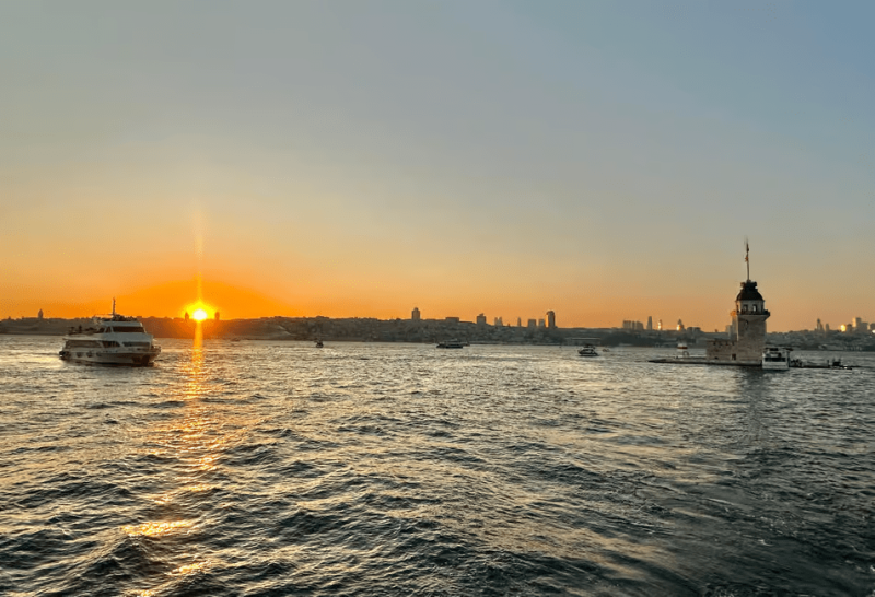 Istanbul: Bosphorus Sunset Cruise Experience with Live Guide | ®ExcursionMania